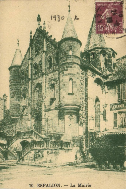 Carte postale ancienne Espalion - La Mairie à Espalion