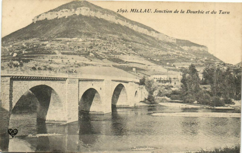 Carte postale ancienne Millau Joction de la Dourbie et du Tarn à Millau