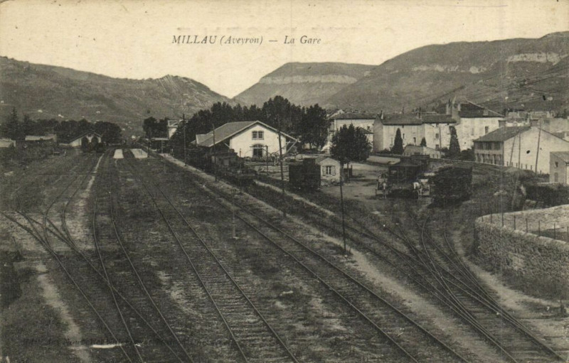 Carte postale ancienne Millau La Gare à Millau