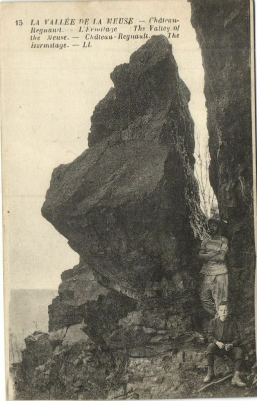 Carte postale ancienne La Vallée de la Maeuse -Cháteau-Regnault -L'Ermitage -The Valley...