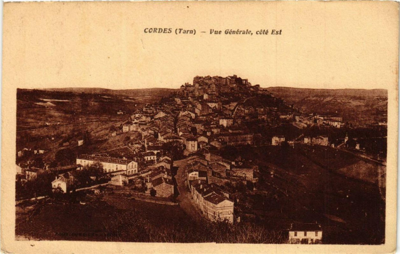 Carte postale ancienne Cordes Vue générale, coté Est