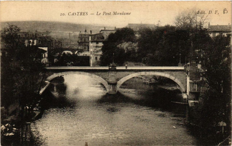 Carte postale ancienne Castres Le Pont Miredame à Castres