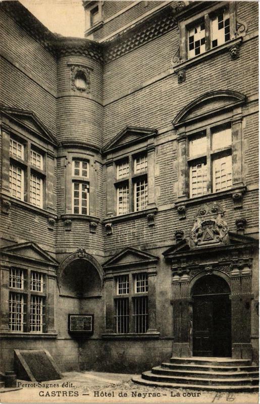 Carte postale ancienne Castres Hotel de Nayrac - La cour à Castres