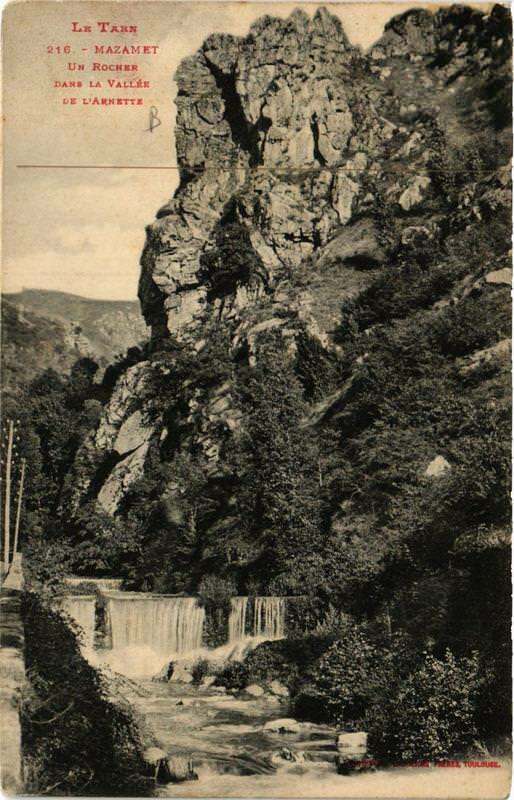 Carte postale ancienne Mazamet Un Rocher dans la Vallée de l'Arnette à Mazamet