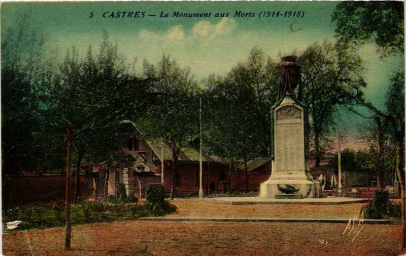 Carte postale ancienne Castres Le Monument aux Morts à Castres