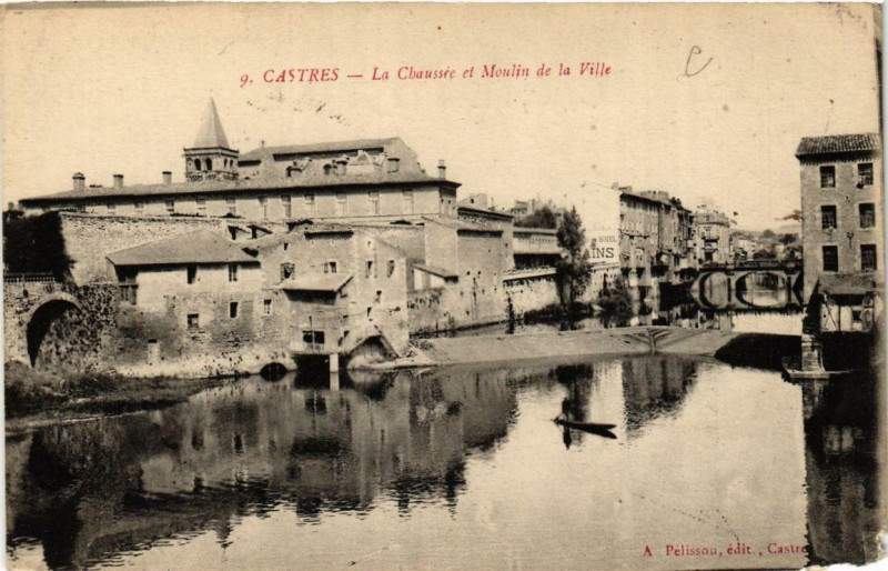 Carte postale ancienne Castres La Chausée et Moulin de la Ville à Castres