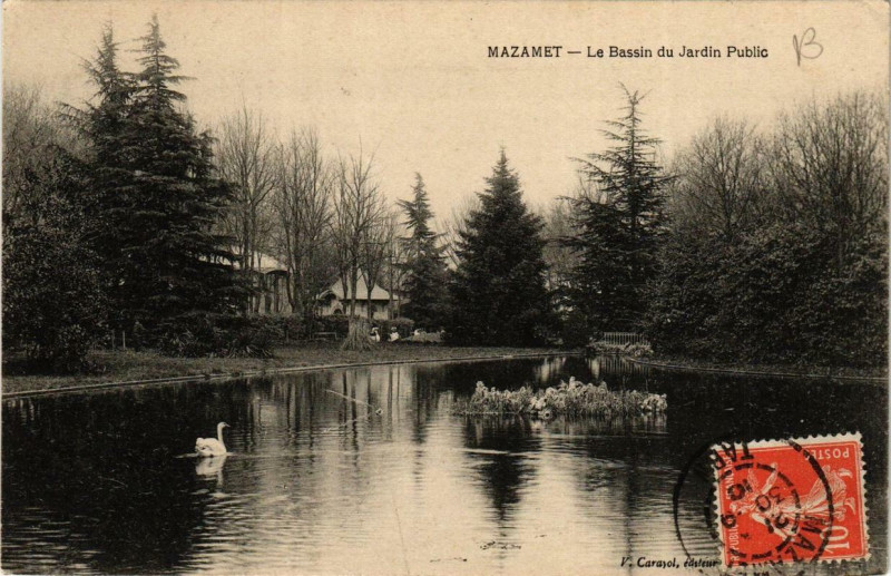 Carte postale ancienne Mazamet Le Bassin du Jardin Public à Mazamet