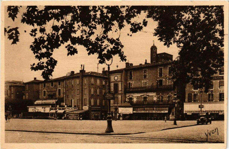 Carte postale ancienne Albi Le Plateau du Vigan à Albi
