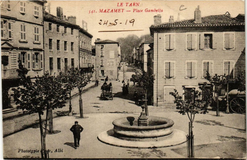 Carte postale ancienne Mazamet Place Gambetta à Mazamet