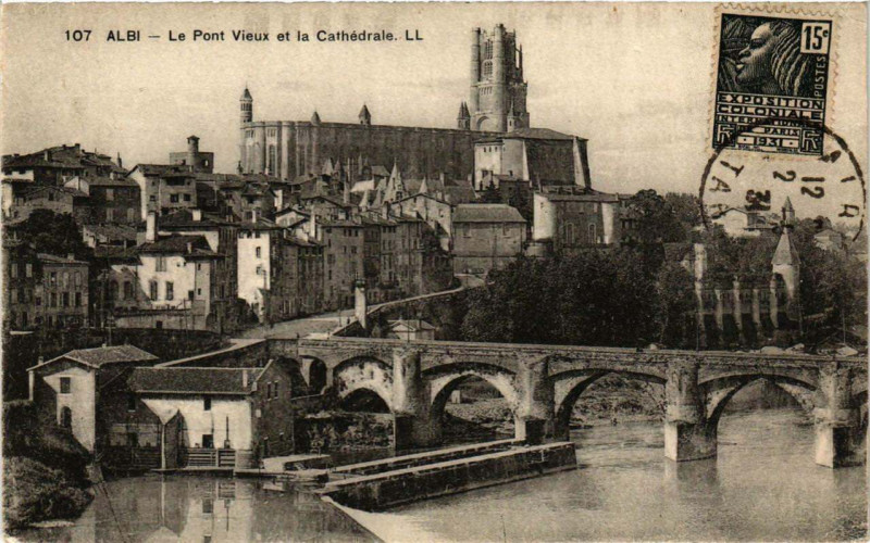 Carte postale ancienne Albi Le Pont Vieux et la Cathédrale à Albi