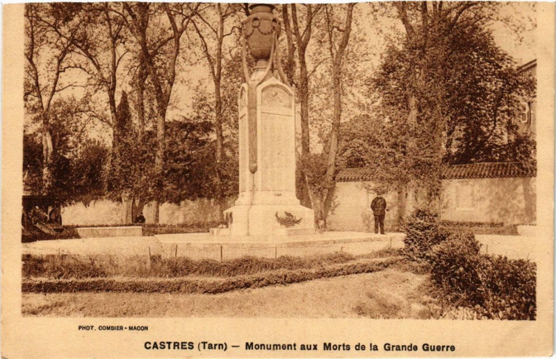 Carte postale ancienne Castres Monument aux Morts de la Grande Guerre à Castres
