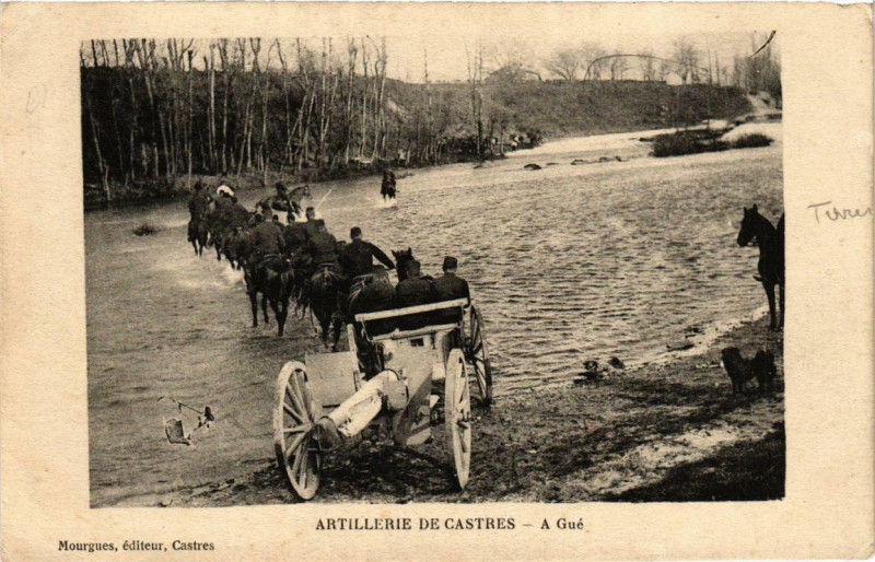 Carte postale ancienne Artillerie de Castres A gue à Castres