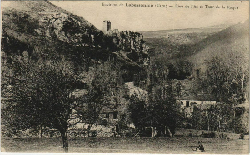 Carte postale ancienne Environs de Labessonnie - Rieu de l'As et Tour de la Roque