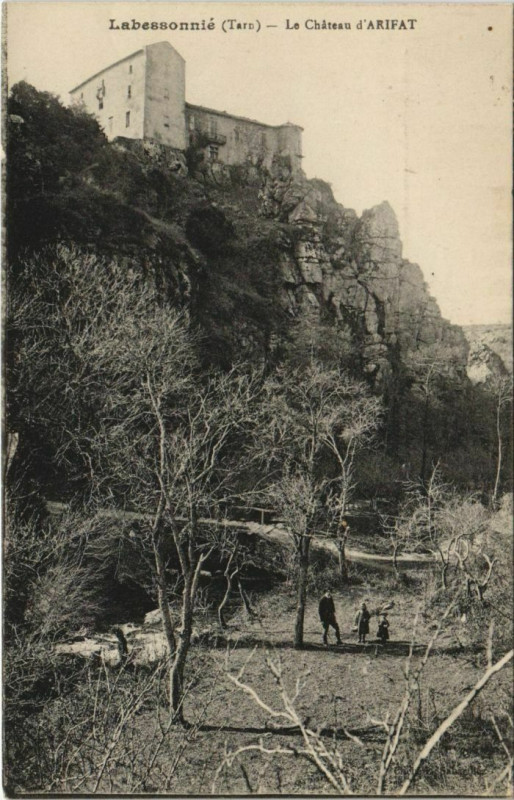 Carte postale ancienne Labessonnie Le Chateau d'Arifat à Arifat