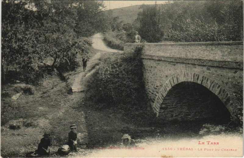 Carte postale ancienne Trebas Le Pont du Chateau à Trébas