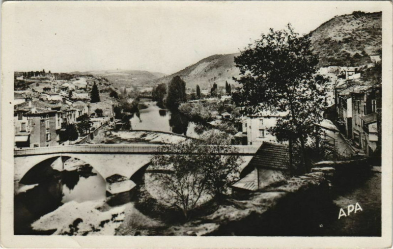 Carte postale ancienne Laguepie Le Pont sur le Viaur