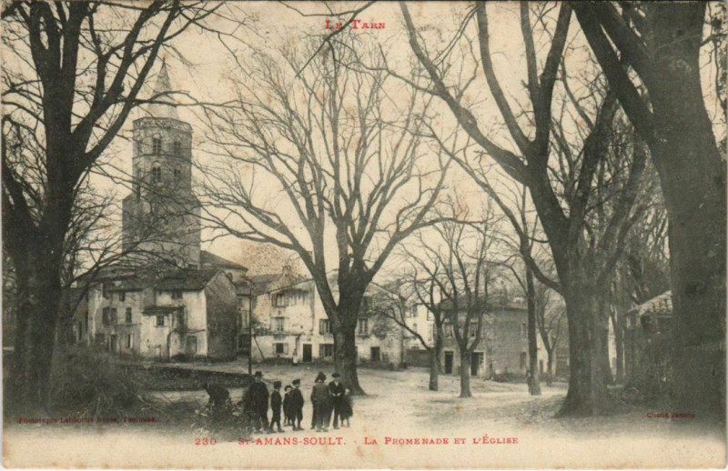Carte postale ancienne Saint-Amans-Soult Le Promenade et l'Eglise à Saint-Amans-Soult