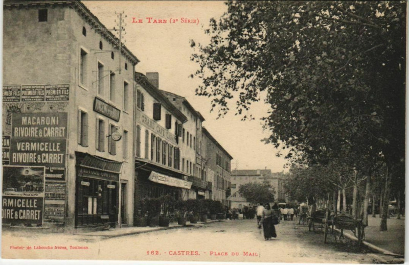 Carte postale ancienne Castres Place du Mail à Castres