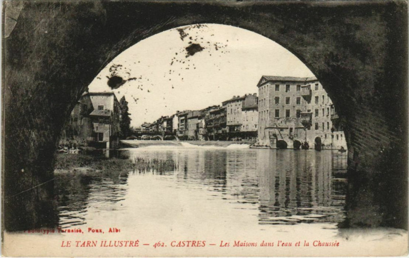 Carte postale ancienne Castres Les Maisons dans l'Eau et la Chaussee à Castres