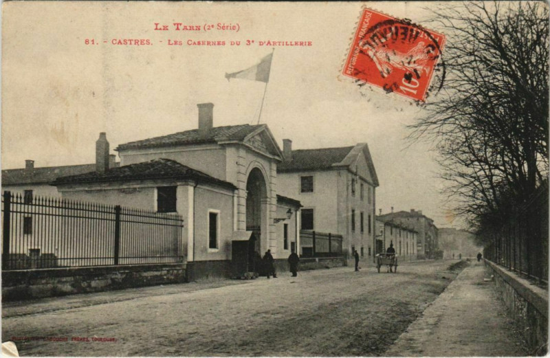 Carte postale ancienne Castres Les Casernes du 3e d'Artillerie à Castres