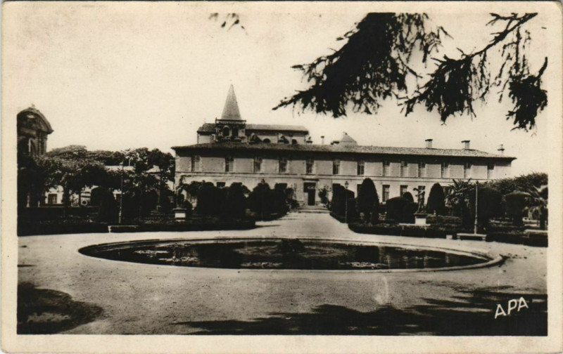Carte postale ancienne Castres Jardin de l'Eveche à Castres