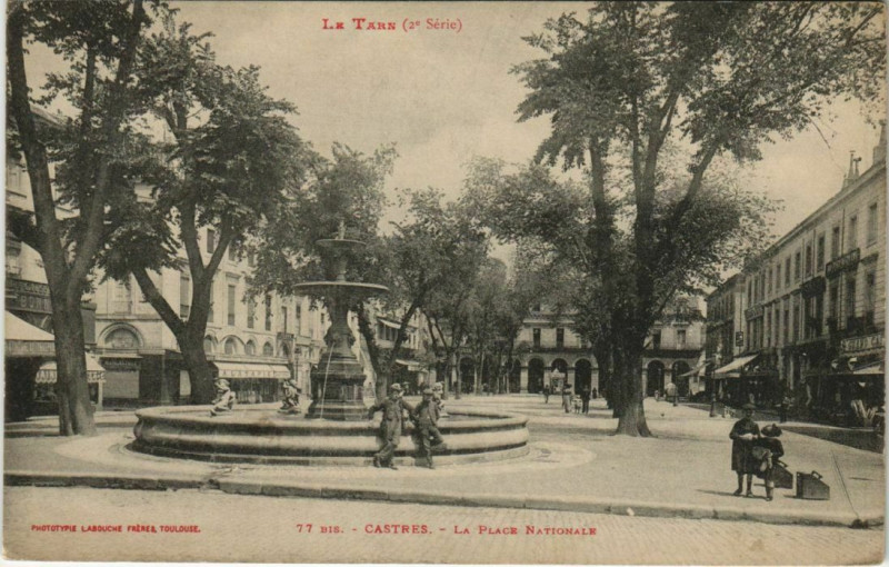Carte postale ancienne Castres La Place Nationale à Castres