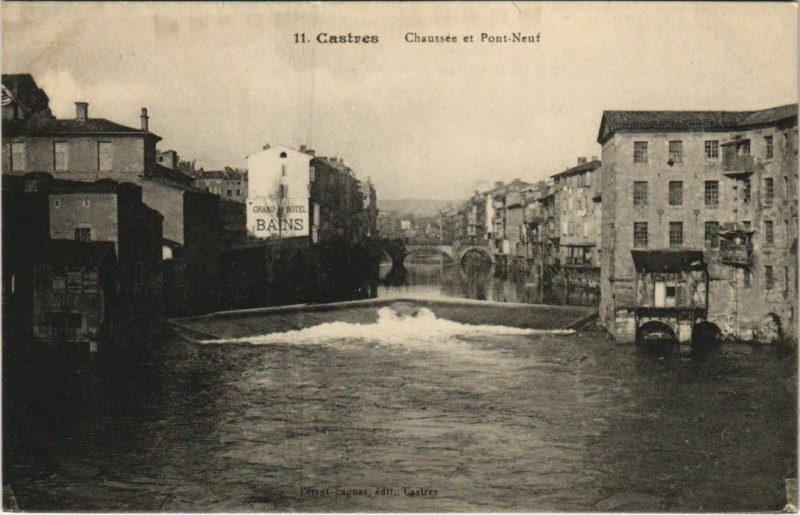 Carte postale ancienne Castres Chaussee et Pont-Neuf à Castres