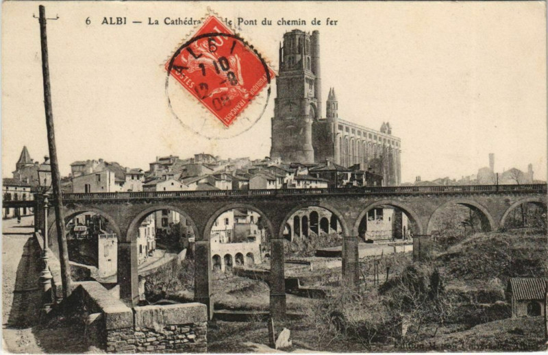 Carte postale ancienne Albi La Cathedrale et le Pont du Chemin de Fer à Albi