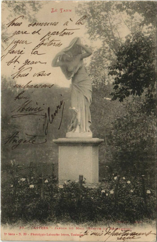 Carte postale ancienne Castres Jardin du Mail - Stetue du Printemps à Castres
