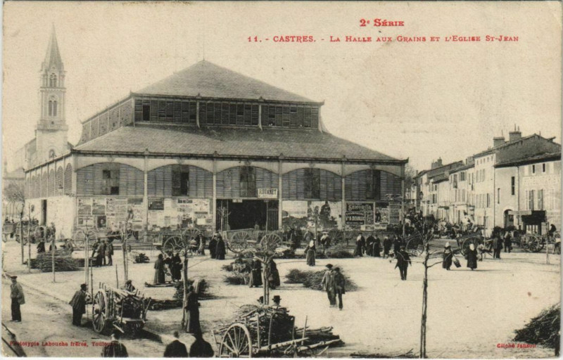 Carte postale ancienne Castres La Halle aux Grains et l'Eglise Saint-Jean à Castres