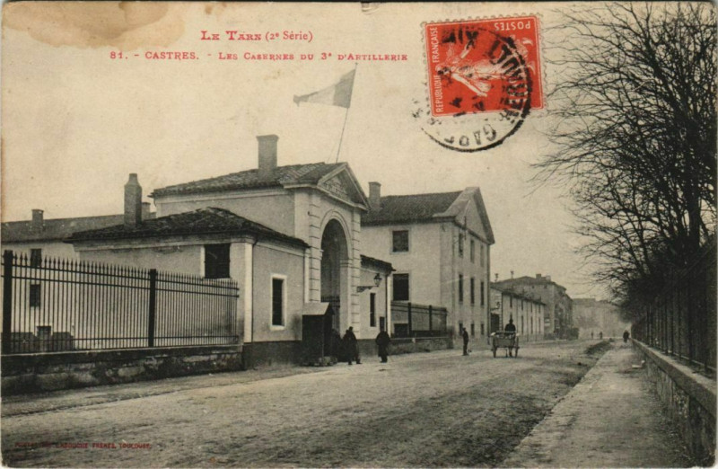 Carte postale ancienne Castres Les Casernes du 3e d'Artillerie à Castres