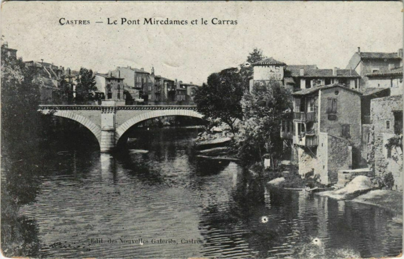 Carte postale ancienne Castres Le Pont Miredames et la Carras à Castres