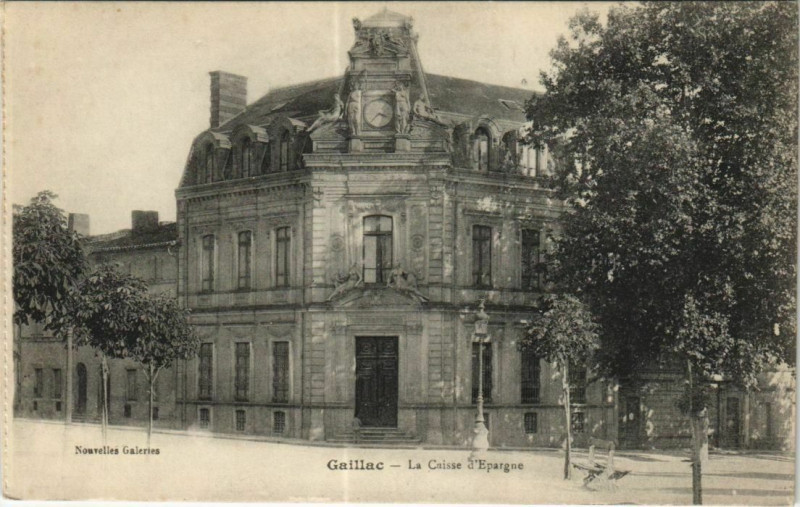 Carte postale ancienne Gaillac La Caisse d'Epargne à Gaillac
