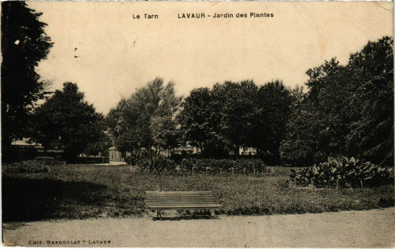 Carte postale ancienne Lavaur Jardin des Plantes France à Lavaur