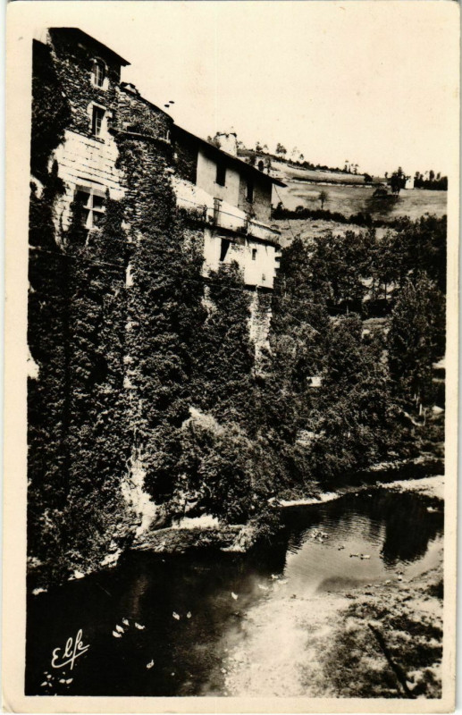 Carte postale ancienne Lacaze Le Gijou et le Vieux Chateau France à Lacaze