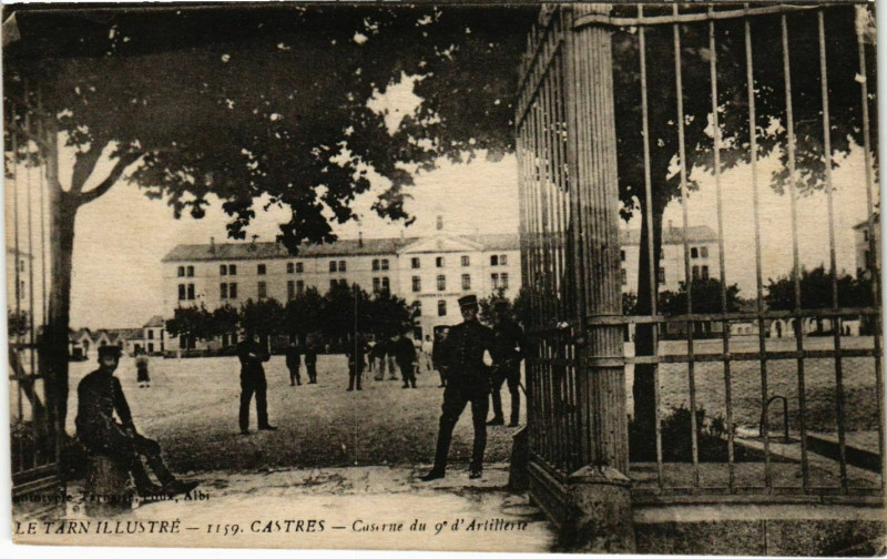 Carte postale ancienne Castres Caserne du 9e d'Artillerie France à Castres