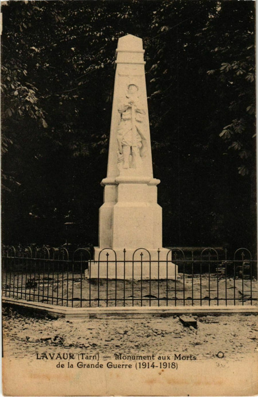 Carte postale ancienne Lavaur Monument aux Morts France à Lavaur