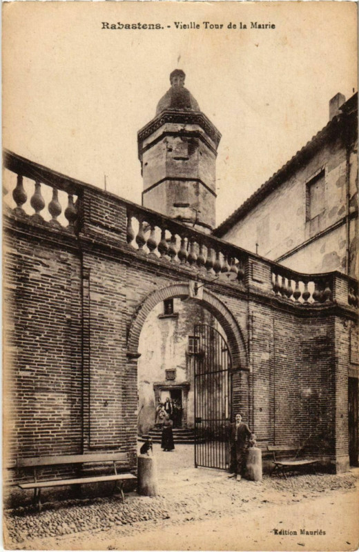 Carte postale ancienne Rabastens Vieille Tour de la Mairie France à Rabastens