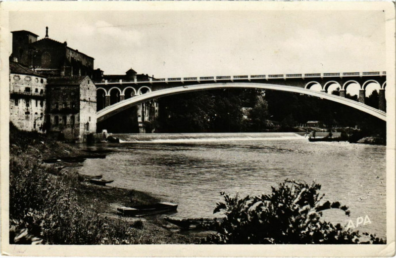 Carte postale ancienne Gaillac Le Pont s le Tarn et l'Abbaye Saint-Michel France à Gaillac