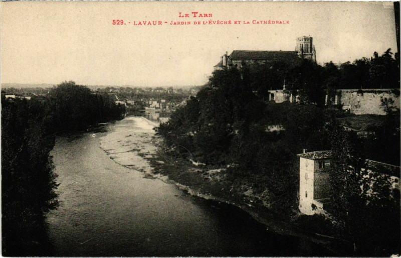 Carte postale ancienne Lavaur Jardin de l'Eveche et la Cathedrale France à Lavaur