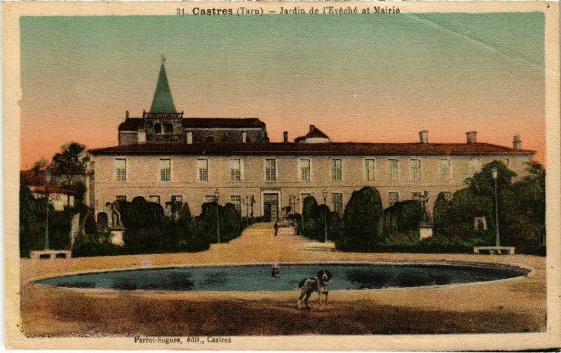 Carte postale ancienne Castres Jardin de l'Eveche et Mairie France à Castres