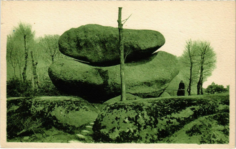 Carte postale ancienne Castres Le Sidobre. Rocher tremblant de Sept-Faux France à Castres