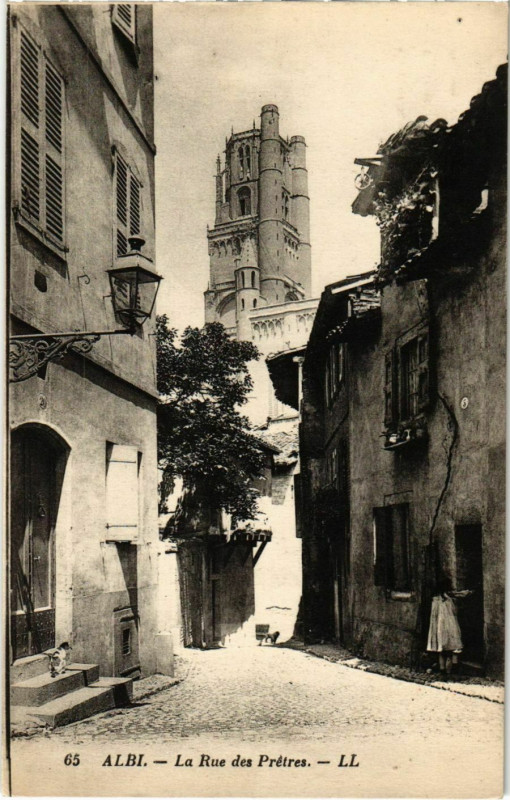 Carte postale ancienne Albi La Rue des Pretres France à Albi