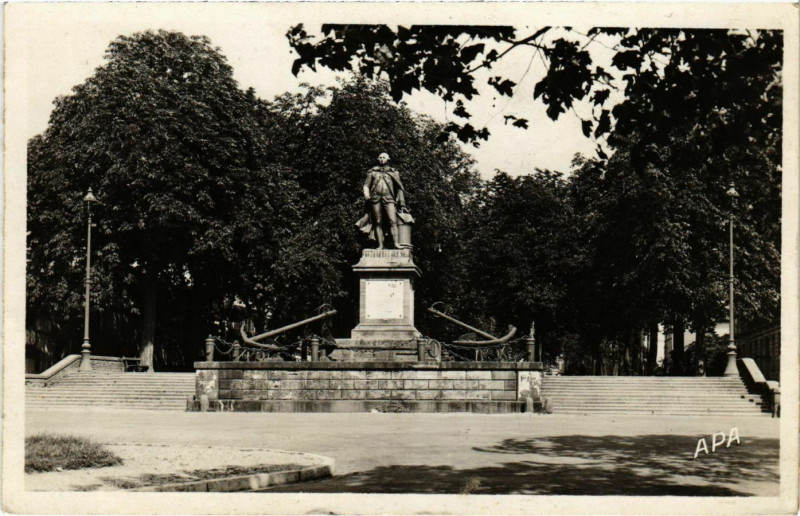 Carte postale ancienne Albi Jardin National France à Albi