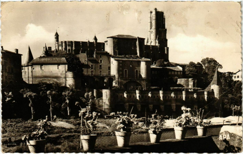 Carte postale ancienne Albi La Basilique Sainte-Cecile France à Albi