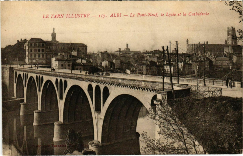 Carte postale ancienne Albi Le Pont Neuf et le Lycee France à Albi