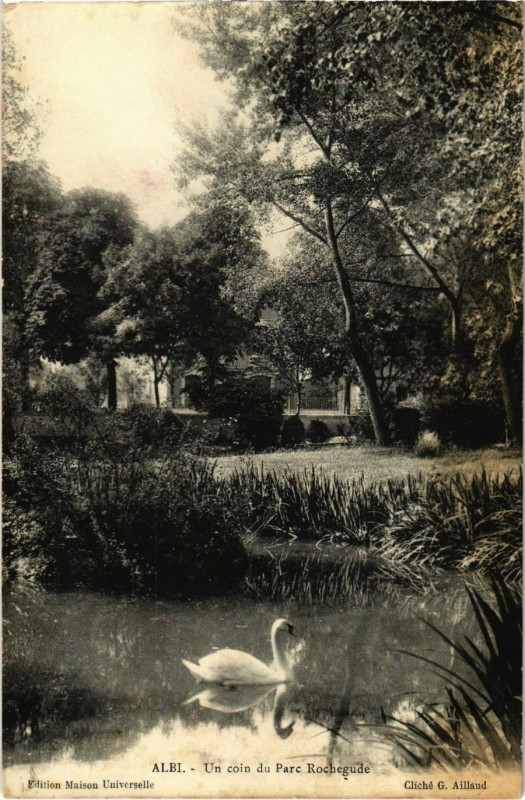 Carte postale ancienne Albi Un coin du Parc Rochegude France à Albi