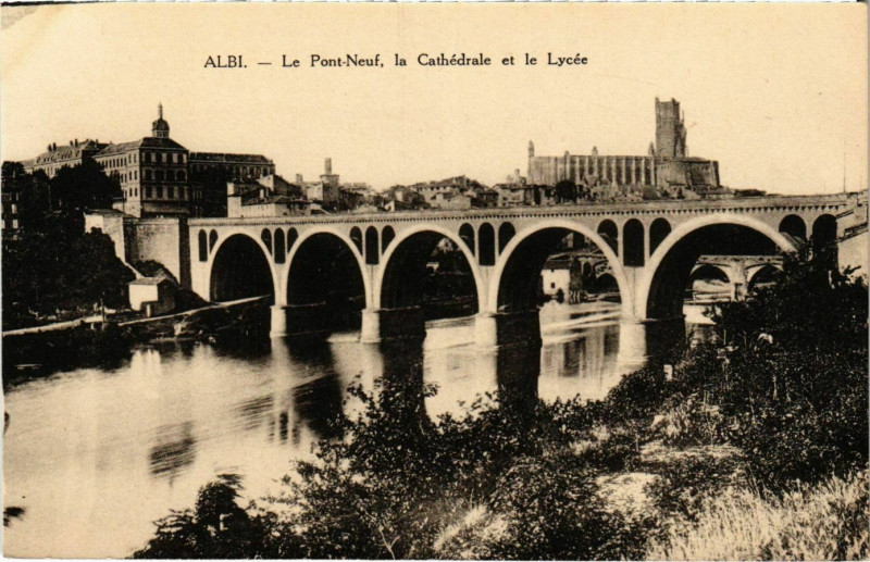 Carte postale ancienne Albi Le Pont Neuf, la Cathedrale France à Albi