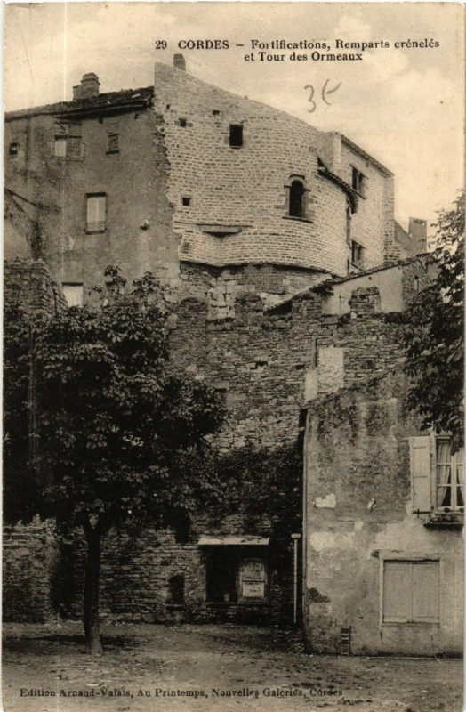 Carte postale ancienne Cordes - Fortifications