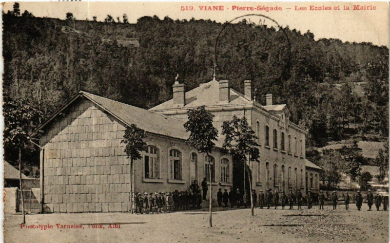 Carte postale ancienne Viane - Pierre Segade à Viane
